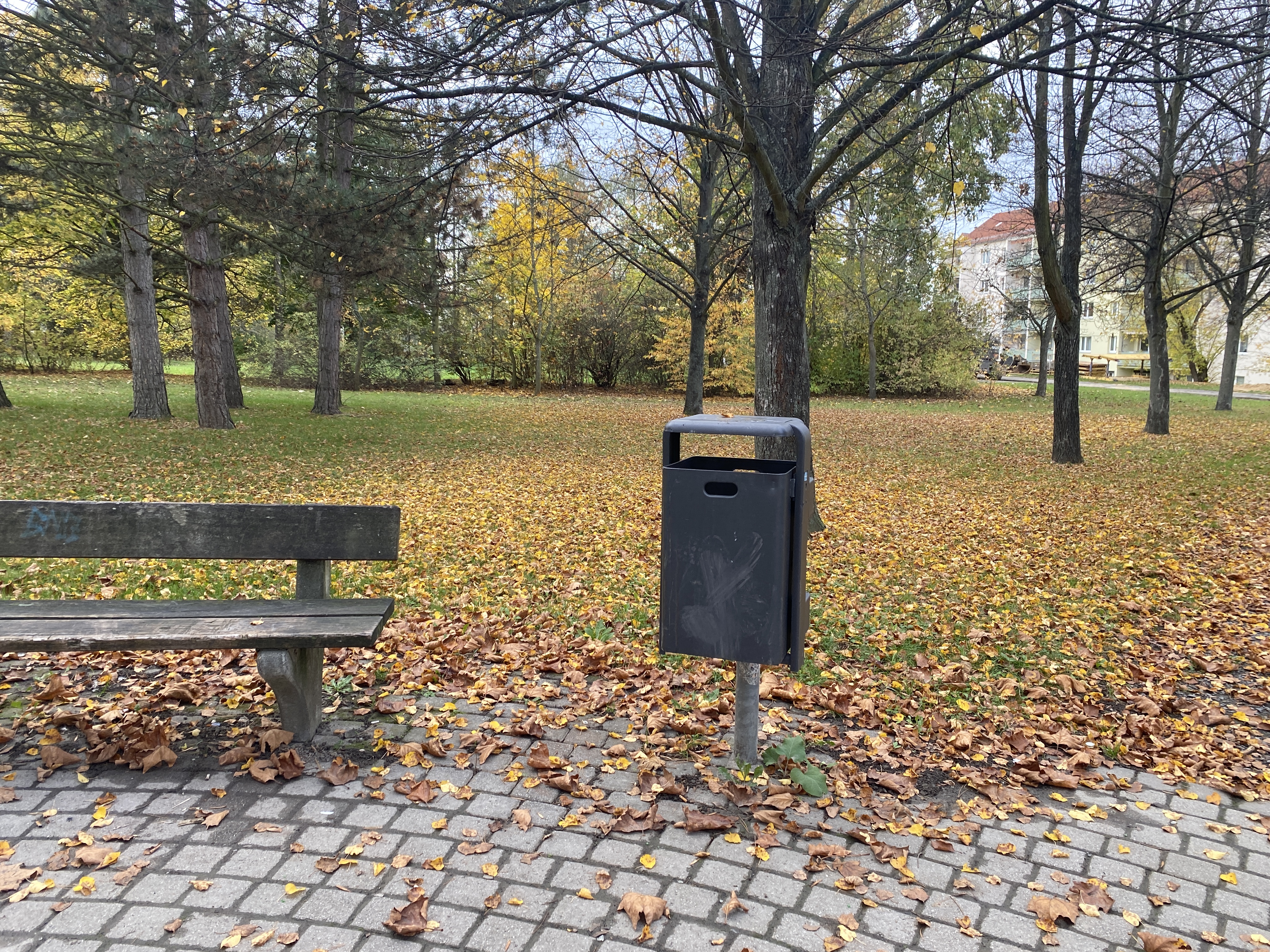 Neue Mülleimer für eine saubere und gepflegte Nachbarschaft